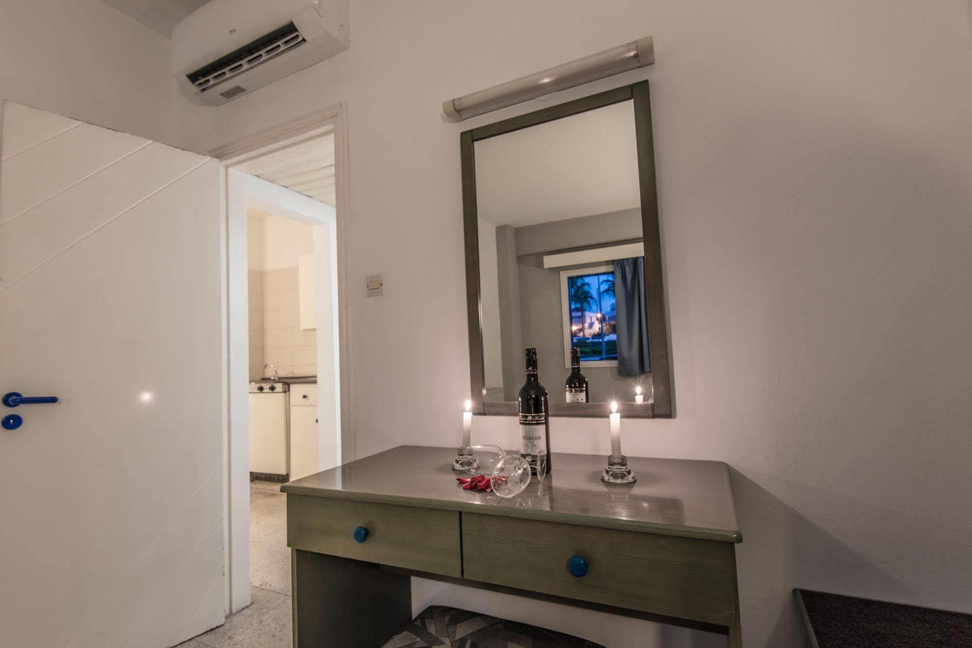 Cordelia Hotel Apartments アヤナパ エクステリア 写真