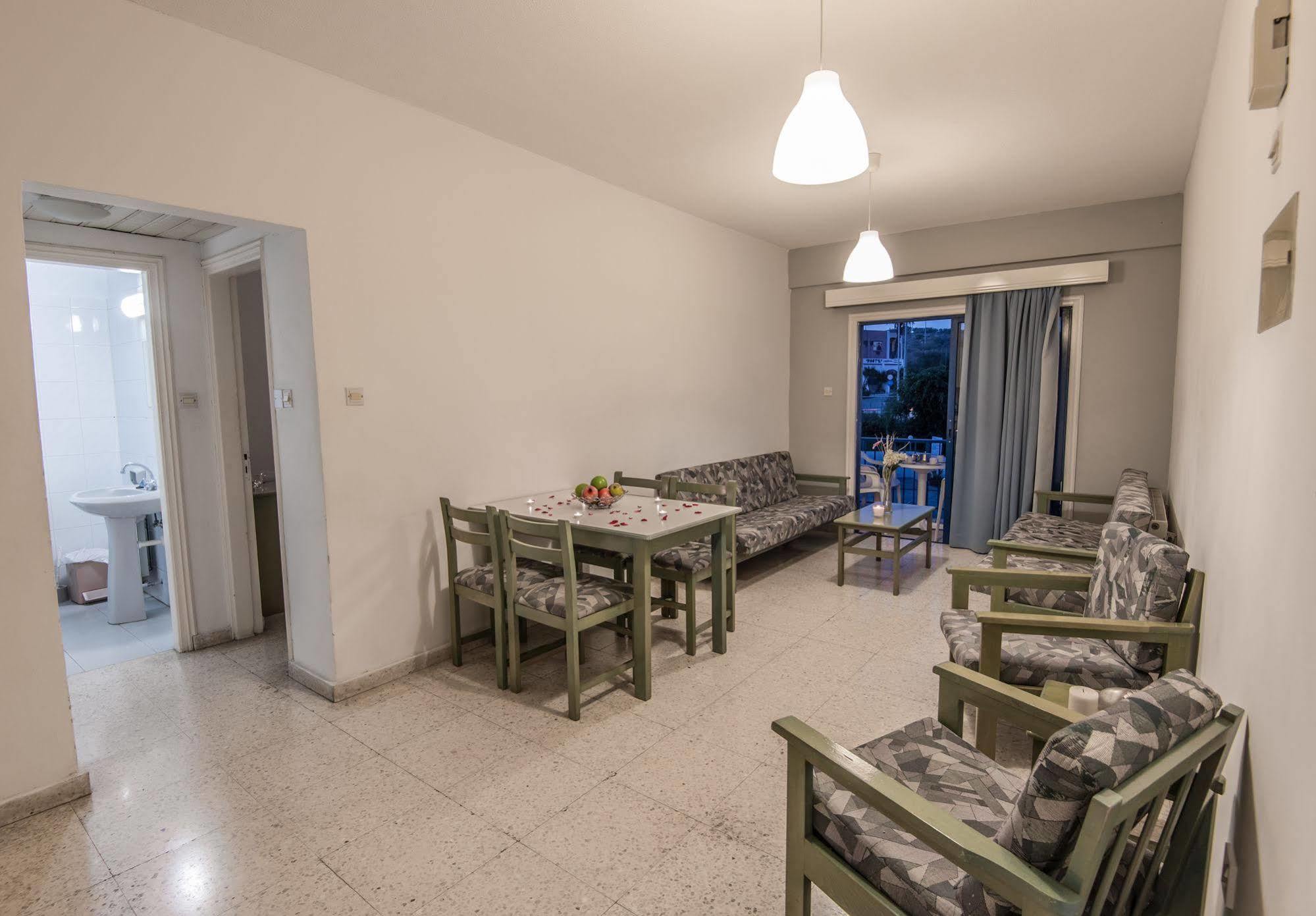 Cordelia Hotel Apartments アヤナパ エクステリア 写真