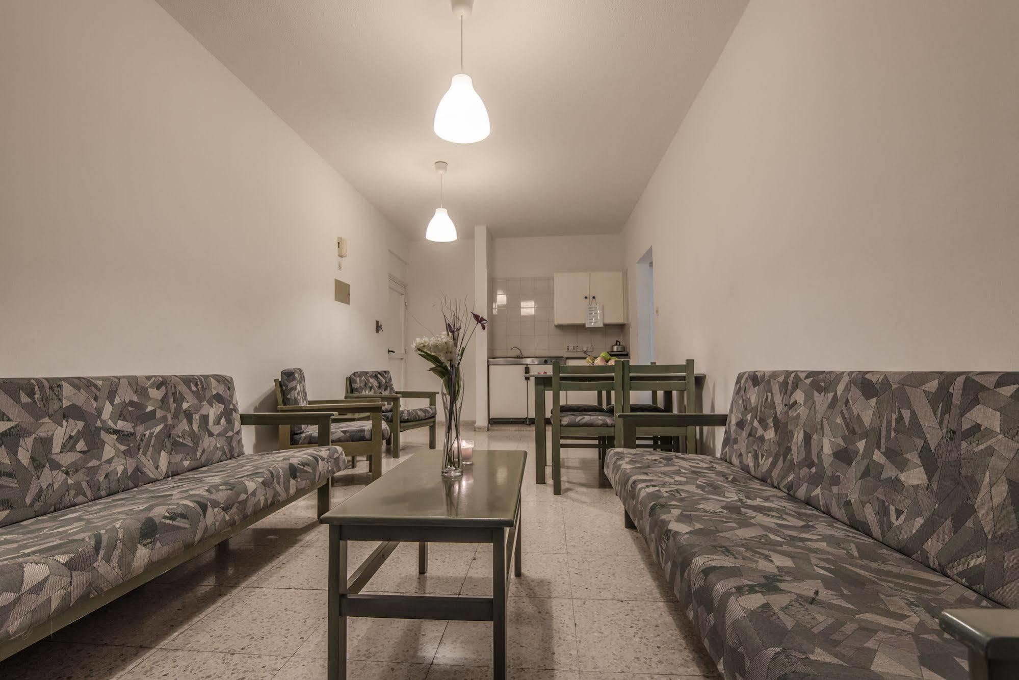 Cordelia Hotel Apartments アヤナパ エクステリア 写真