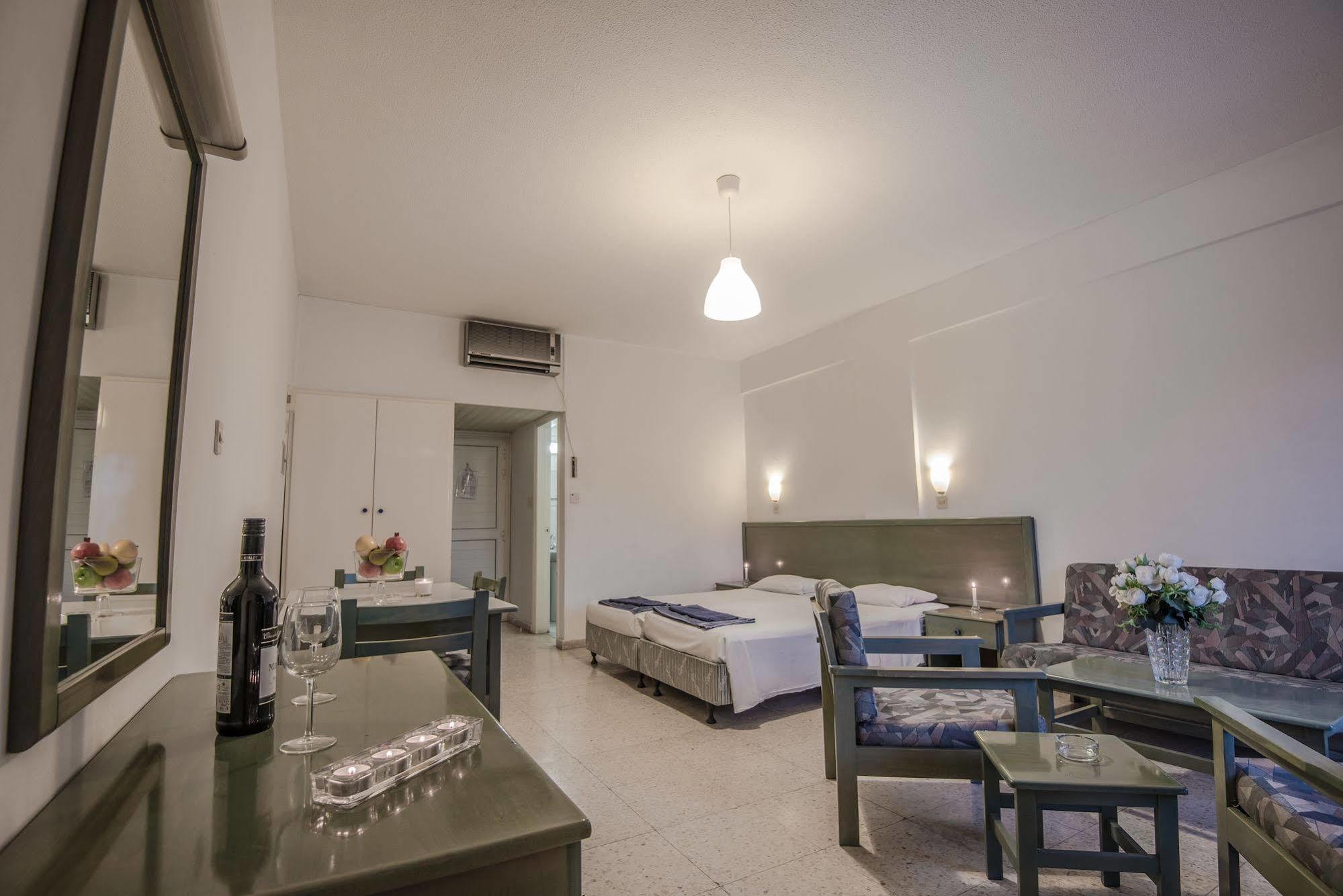 Cordelia Hotel Apartments アヤナパ エクステリア 写真